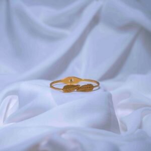 anti tarnish magnetic bangle